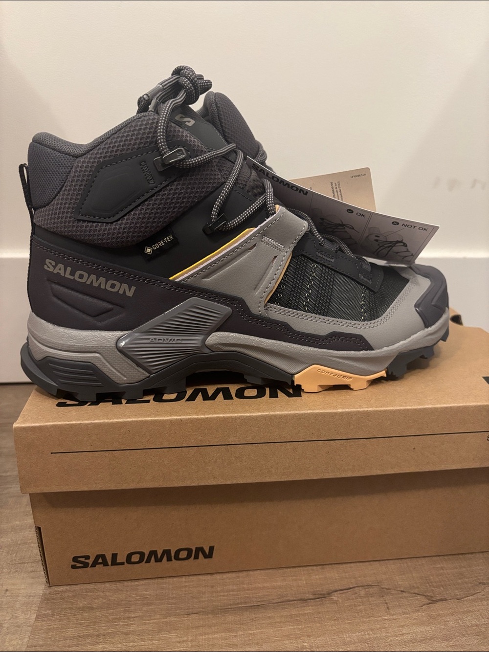 Salomon Women’s X Ultra 5 Mid Gore Tex Hiking Boot size 8 New with box